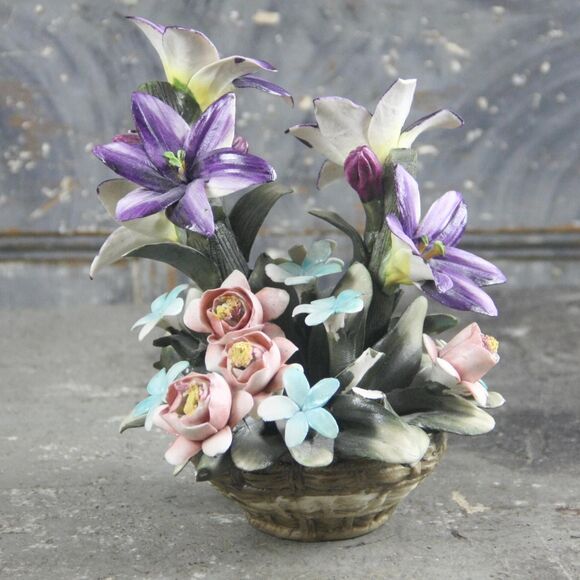 Italian Other - Nuova Italian Capodimonte ceramic floral arrangement with lilies, Naples, Italy